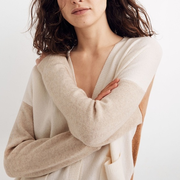 Madewell Short Kent Ex-Boyfriend Cardigan Sweater in Colorblock Coziest Yarn - Picture 3 of 10
